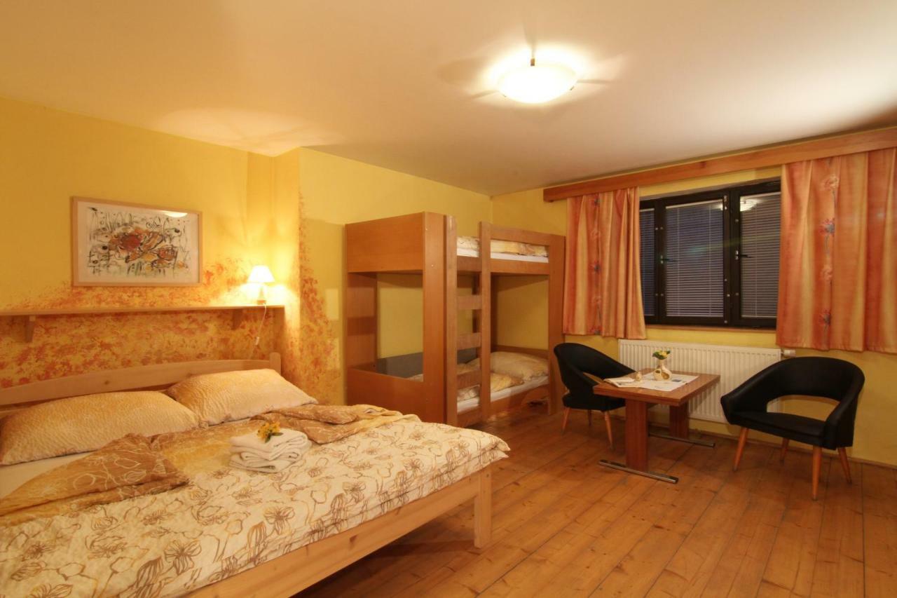 Penzion Na Kopecku Velké Karlovice Exteriör bild